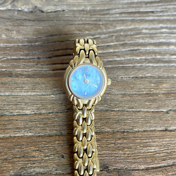 Sold : Caravelle Bulova Women Watch Stainless Steel Gold Water Res Battery Pearl - Picture 1 of 6